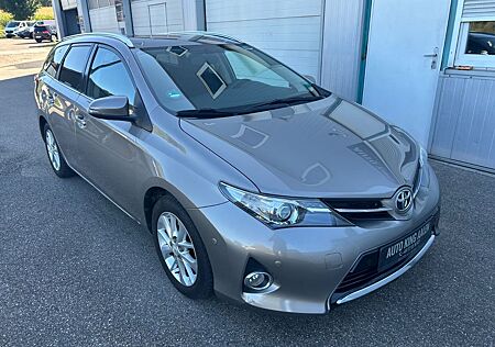 Toyota Auris Touring Sports Life+