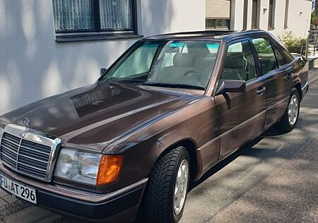 Mercedes-Benz 230