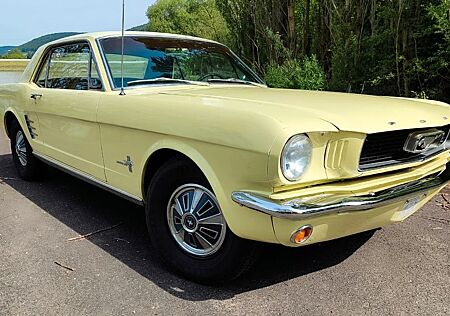 Ford Mustang Coupe mit HU und H-Zulassung