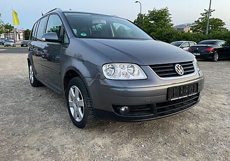 VW Touran Volkswagen 2.0 TDI DPF Highline Highline