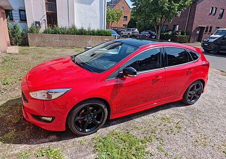 Ford Focus 1,5 EcoBoost 134kW ST-Line Red ST-Line Red