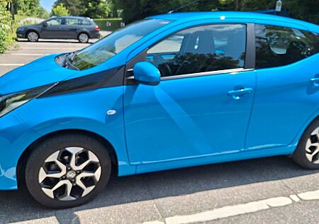 Toyota Aygo (X) Aygo (X) 1,0-l-VVT-i x-play connect x-play c...