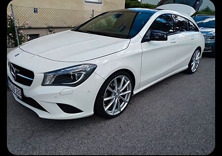 Mercedes-Benz CLA 250 Shooting Brake CLA 250 4MATIC DCT Ur...