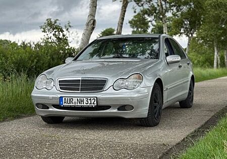 Mercedes-Benz 220