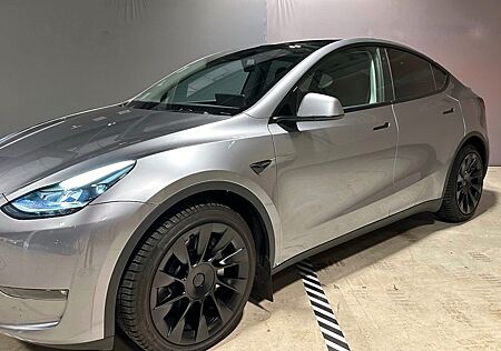 Tesla Model Y Long Range AWD Quicksilver inkl. Spoiler