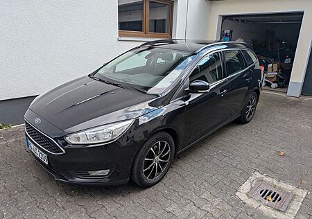 Ford Focus gebraucht kaufen Ford Focus 1,0 EcoBoost 92kW Trend Turnier Trend