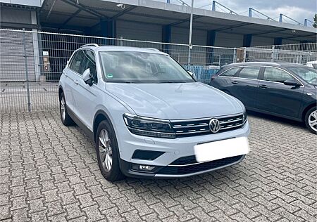 VW Tiguan Volkswagen 2.0 TDI SCR 140kW DSG 4MOTION Highlin...