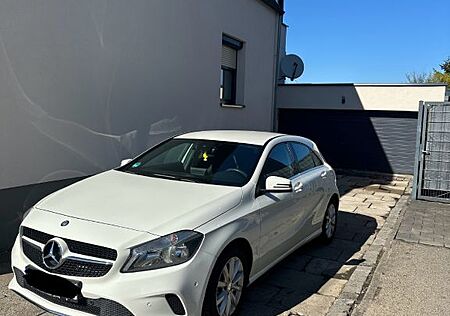 Mercedes-Benz A 180 -