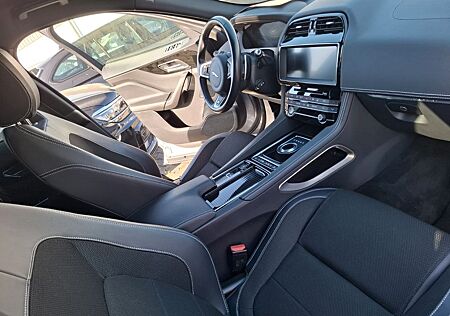Jaguar F-Pace 20d AWD R-Sport Automatik R-Sport