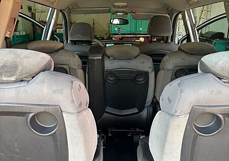 Peugeot 807 Family HDi FAP 135 Family