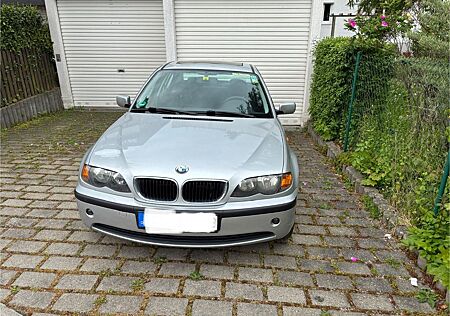 BMW 318i - Limousine Automatik (HU 09/2026)