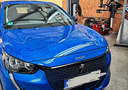 Peugeot e-208 Elektromotor 156 Allure Allure