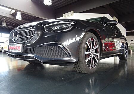 Mercedes-Benz E 400 d T 4M Avantgarde/ LED / Navi / Pano / AHK