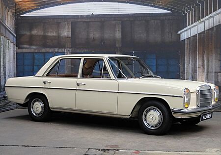 Mercedes-Benz 200 /8 W115 SAMMLERZUSTAND-OLDTIMER