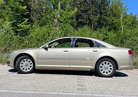 Audi A8 3.7 quattro - lückenloses Scheckheft