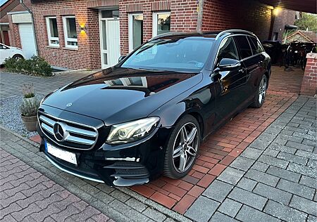 Mercedes-Benz E 220 d 4MATIC T Autom. Distronic Panorama AMG