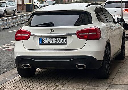 Mercedes-Benz GLA 220 d DCT -
