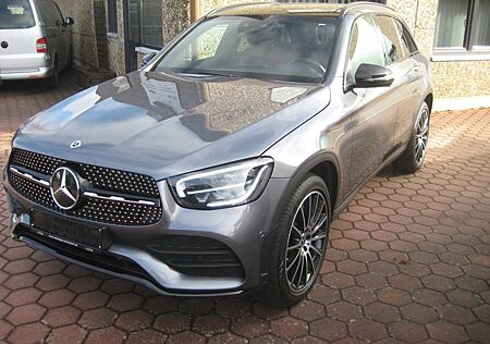 Mercedes-Benz GLC 300 GLC 300d 4Matic AMG Paket 20 LED Pano AHK Carbon