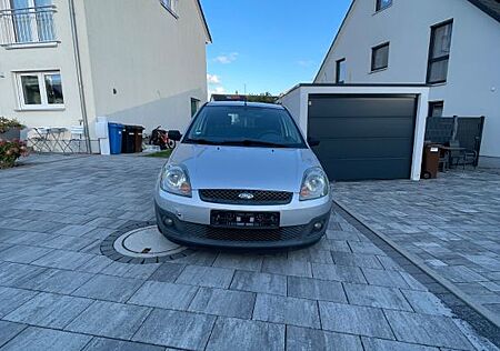 Ford Fiesta 1,3 51kW // TÜV neu bis 06/2026