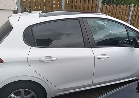 Peugeot 208 PureTech 82 Active Active