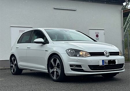 VW Golf Volkswagen 7 1.6 TDI DSG / R-Line / 8-Fach Bereift