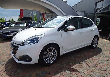 Peugeot 208 1,2 "Allure" Navi/Panorama/PDC
