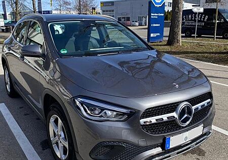 Mercedes-Benz GLA 220 d DCT - Progressive AHK von Privat topge