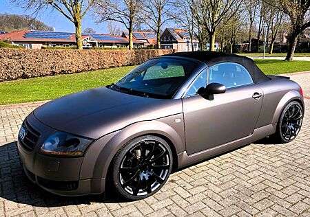 Audi TT Roadster 1.8T quattro 265PS