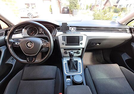 VW Passat Variant Volkswagen 2.0 TDI SCR BlueMotion Comfor...
