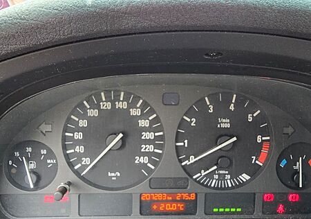 BMW 520i