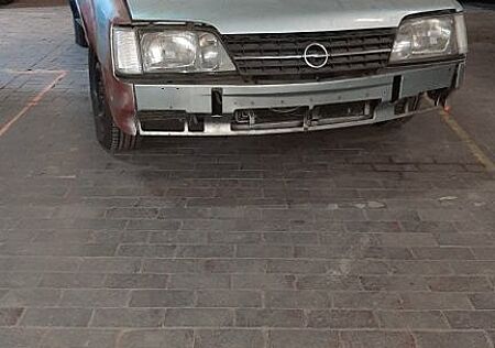 Opel Monza 2.5i bekannt von "Max Speedshop" Rostfrei