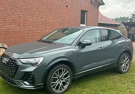 Audi Q3 45 / Hybrid / TFSI e S tronic / S line