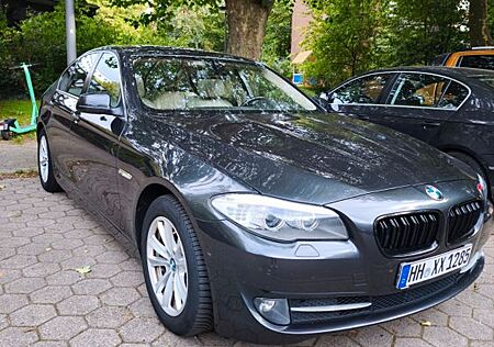 BMW 523i -