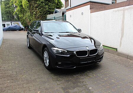 BMW 318i Touring NAVI AHK Elektr. Heckklappe 104TKM!