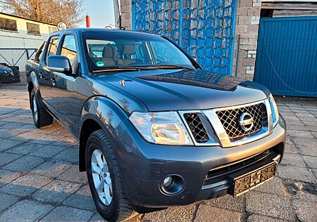 Nissan Navara Pickup Double Cab 4X4/SCHECKHEFT/AHK