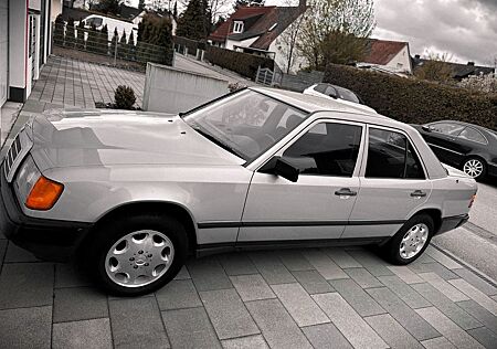Mercedes-Benz E 230