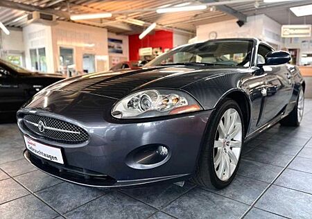 Jaguar XK 4.2L V8 Coupé -