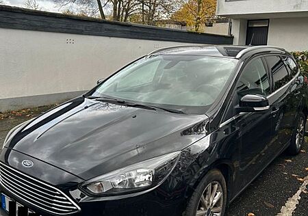 Ford Focus Titanium Turnier 1.5 TDCI Keyless Kam Navi