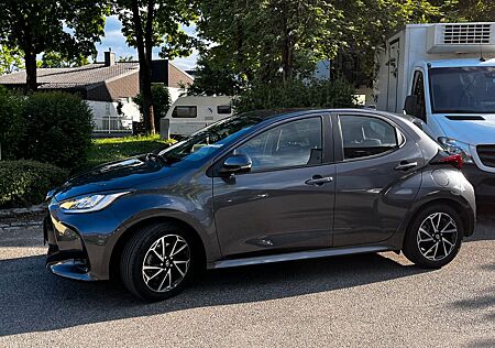 Toyota Yaris 1.5-l-VVT-i Hybrid 116 CVT Team Deutsc...