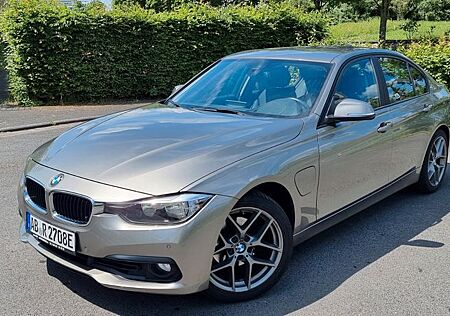 BMW 330e iPerformance Advantage Advantage