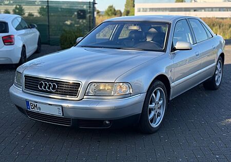 Audi A8 4.2 tiptronic quattro -Xenon*PDC*TOP ZUSTAND*