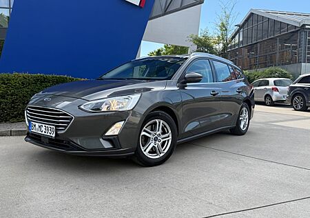 Ford Focus Turnier*Titanium*NAVI*Sitzh*Alu*Tempo*1HD