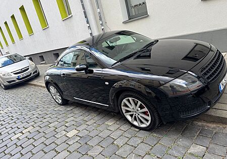 Audi TT Coupe 1.8T 132 kW -