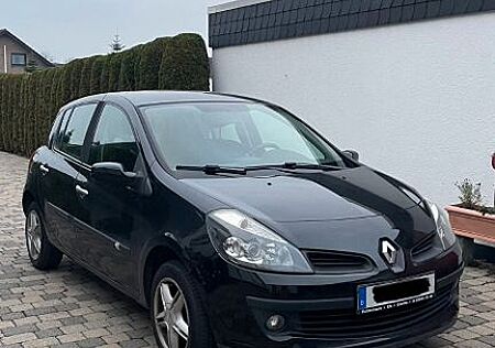 Renault Clio 3 | HU & Inspektion neu | 8 fach bereift