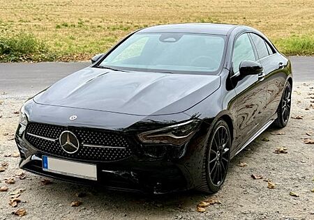 Mercedes-Benz CLA 200 4MATIC DCT -AMG Line*night*keyless go*
