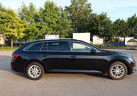 Skoda Superb Combi Style2,0TDI DSG Matrix Navi SHZ