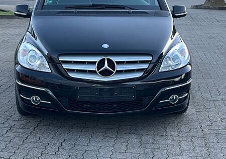 Mercedes-Benz B 180 BlueEFFICIENCY - PANAROMADACH, 1.8 Benzin,