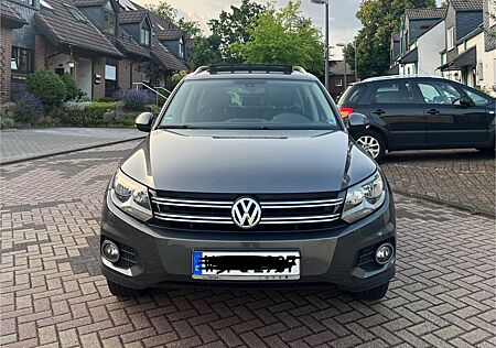 VW Tiguan Volkswagen 2.0 TDI DSG 4MOTION LOUNGE Track & St...