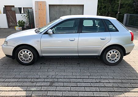 Audi A3 1.6, Tüv Neu, wenig Km