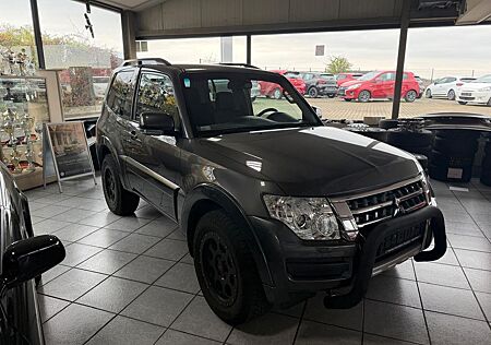 Mitsubishi Pajero 3.2 DI-D Final Edition Nr. 181/1000